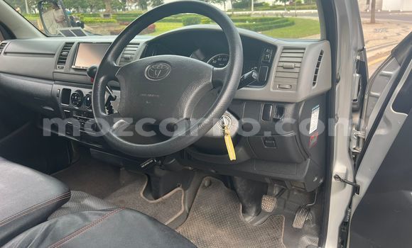 Nunua Ilio tumika Toyota Hiace Fedha Gari ndani ya Maputo nchini Maputo Nunua Ilio tumika Toyota Hiace Fedha Gari ndani ya Maputo nchini Maputo