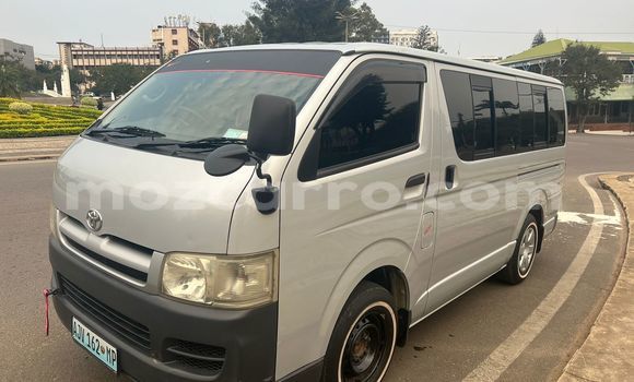 Nunua Ilio tumika Toyota Hiace Fedha Gari ndani ya Maputo nchini Maputo Nunua Ilio tumika Toyota Hiace Fedha Gari ndani ya Maputo nchini Maputo