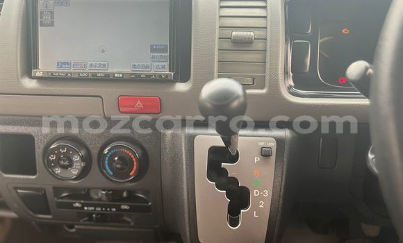 Nunua Ilio tumika Toyota Hiace Fedha Gari ndani ya Maputo nchini Maputo Nunua Ilio tumika Toyota Hiace Fedha Gari ndani ya Maputo nchini Maputo