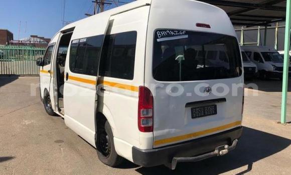Buy Used Toyota Hiace White Car in Maputo in Maputo Buy Used Toyota Hiace White Car in Maputo in Maputo