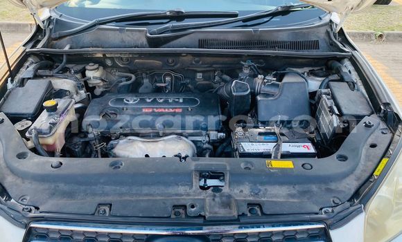 Nunua Ilio tumika Toyota RAV4 Nyeupe Gari ndani ya Maputo nchini Maputo Nunua Ilio tumika Toyota RAV4 Nyeupe Gari ndani ya Maputo nchini Maputo