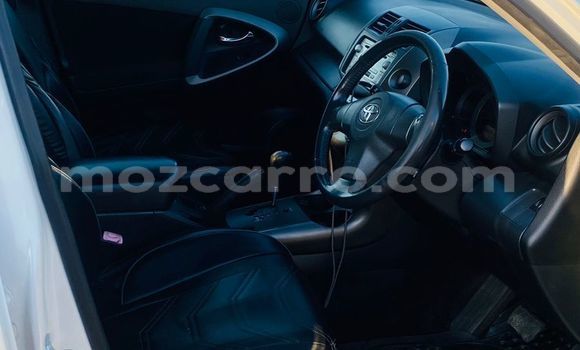 Nunua Ilio tumika Toyota RAV4 Nyeupe Gari ndani ya Maputo nchini Maputo Nunua Ilio tumika Toyota RAV4 Nyeupe Gari ndani ya Maputo nchini Maputo