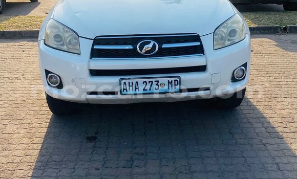 Nunua Ilio tumika Toyota RAV4 Nyeupe Gari ndani ya Maputo nchini Maputo Nunua Ilio tumika Toyota RAV4 Nyeupe Gari ndani ya Maputo nchini Maputo