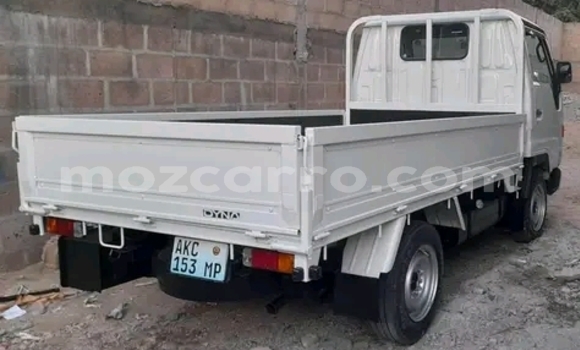 Comprar Usado Hino Ranger Branco Caminhão em Chigubo em Gaza Comprar Usado Hino Ranger Branco Caminhão em Chigubo em Gaza