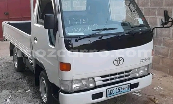 Comprar Usado Hino Ranger Branco Caminhão em Chigubo em Gaza Comprar Usado Hino Ranger Branco Caminhão em Chigubo em Gaza