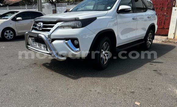 Comprar Usado Toyota Fortuner Branco Carro em Maputo em Maputo