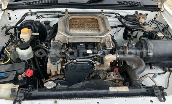 Comprar Usado Nissan Hardbody Branco Carro em Maputo em Maputo Comprar Usado Nissan Hardbody Branco Carro em Maputo em Maputo