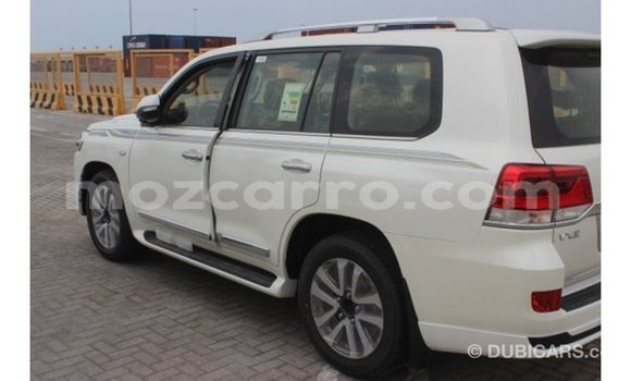 Comprar Importar Toyota Land Cruiser Branco Carro em Import - Dubai em Cabo Delgado Comprar Importar Toyota Land Cruiser Branco Carro em Import - Dubai em Cabo Delgado