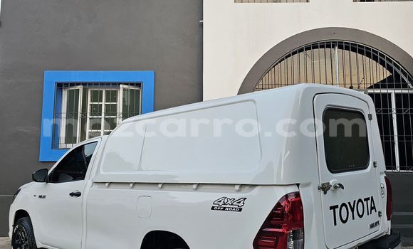Buy Used Toyota Hiluxe Revo White Car in Maputo in Maputo Buy Used Toyota Hiluxe Revo White Car in Maputo in Maputo