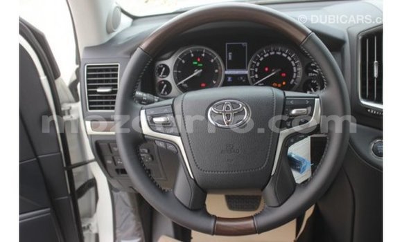 Comprar Importar Toyota Land Cruiser Branco Carro em Import - Dubai em Cabo Delgado Comprar Importar Toyota Land Cruiser Branco Carro em Import - Dubai em Cabo Delgado