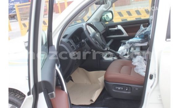Comprar Importar Toyota Land Cruiser Branco Carro em Import - Dubai em Cabo Delgado Comprar Importar Toyota Land Cruiser Branco Carro em Import - Dubai em Cabo Delgado