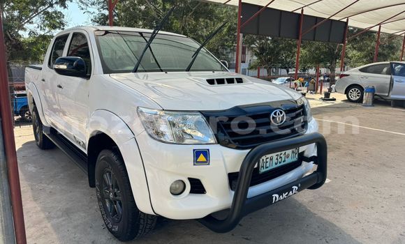 Comprar Usado Toyota Hilux Branco Carro em Maputo em Maputo