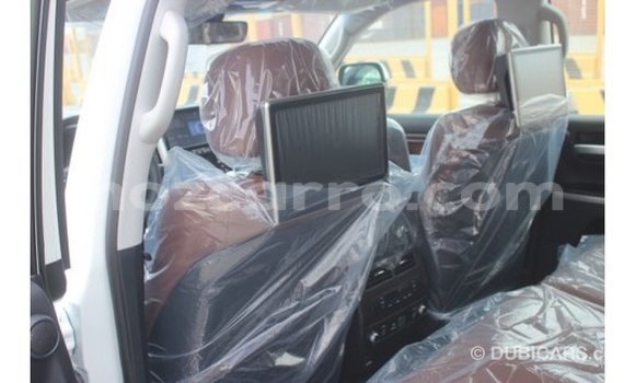 Comprar Importar Toyota Land Cruiser Branco Carro em Import - Dubai em Cabo Delgado Comprar Importar Toyota Land Cruiser Branco Carro em Import - Dubai em Cabo Delgado