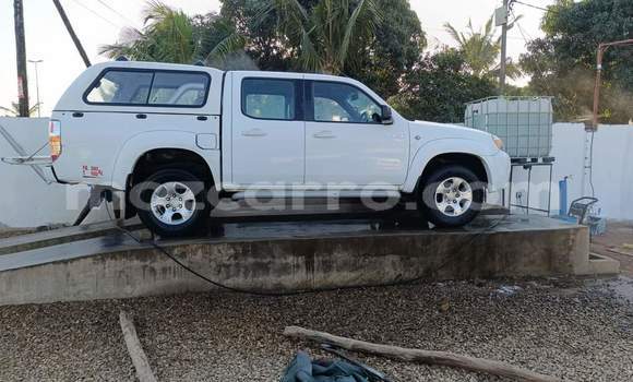 Comprar Usado Mazda BT-50 Branco Carro em Maputo em Maputo