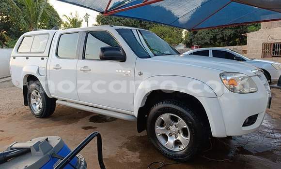Comprar Usado Mazda BT-50 Branco Carro em Maputo em Maputo Comprar Usado Mazda BT-50 Branco Carro em Maputo em Maputo