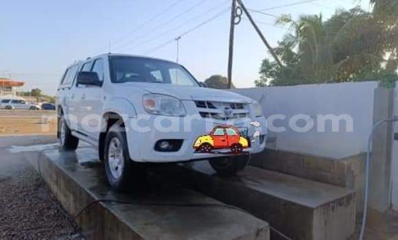 Comprar Usado Mazda BT-50 Branco Carro em Maputo em Maputo Comprar Usado Mazda BT-50 Branco Carro em Maputo em Maputo
