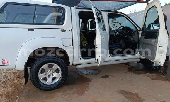 Comprar Usado Mazda BT-50 Branco Carro em Maputo em Maputo Comprar Usado Mazda BT-50 Branco Carro em Maputo em Maputo