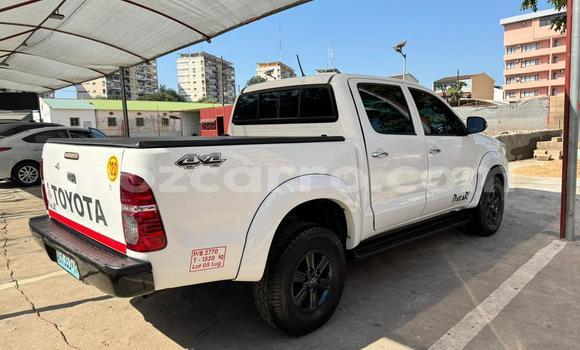 Nunua Ilio tumika Toyota Hilux Nyeupe Gari ndani ya Maputo nchini Maputo Nunua Ilio tumika Toyota Hilux Nyeupe Gari ndani ya Maputo nchini Maputo