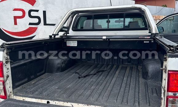 Comprar Usado Toyota Hilux Branco Carro em Maputo em Maputo Comprar Usado Toyota Hilux Branco Carro em Maputo em Maputo