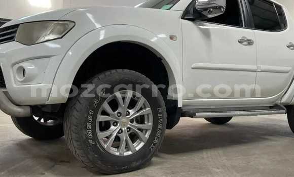 Comprar Usado Mitsubishi L200 Branco Carro em Maputo em Maputo Comprar Usado Mitsubishi L200 Branco Carro em Maputo em Maputo