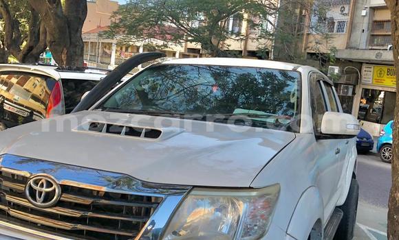 Comprar Usado Toyota Hilux Branco Carro em Maputo em Maputo Comprar Usado Toyota Hilux Branco Carro em Maputo em Maputo