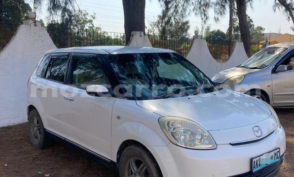 Nunua Ilio tumika Mazda Verisa Nyeupe Gari ndani ya Maputo nchini Maputo Nunua Ilio tumika Mazda Verisa Nyeupe Gari ndani ya Maputo nchini Maputo