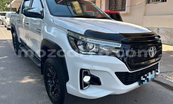 Comprar Usado Toyota Hiluxe Revo Branco Carro em Maputo em Maputo