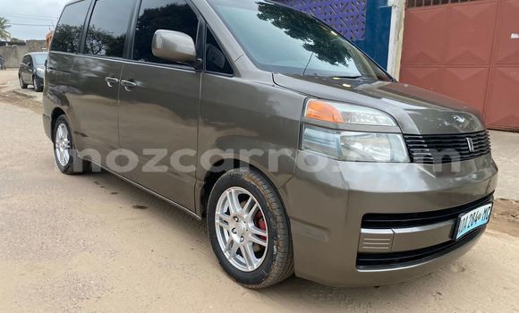 Comprar Usado Toyota Voxy Branco Carro em Maputo em Maputo