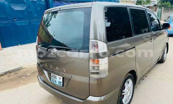 Buy Used Toyota Voxy White Car in Maputo in Maputo Buy Used Toyota Voxy White Car in Maputo in Maputo