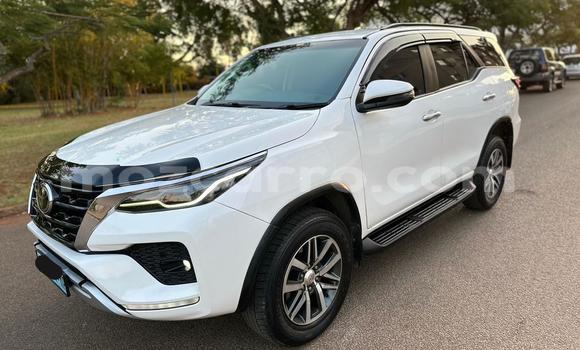 Comprar Novo Toyota Fortuner Branco Carro em Maputo em Maputo Comprar Novo Toyota Fortuner Branco Carro em Maputo em Maputo