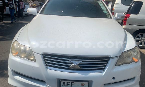 Nunua Ilio tumika Toyota Mark X Nyeupe Gari ndani ya Maputo nchini Maputo