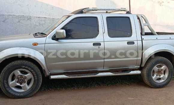 Tenga Tsaru Nissan Hardbody Beige Mota in Chimoio in Manica