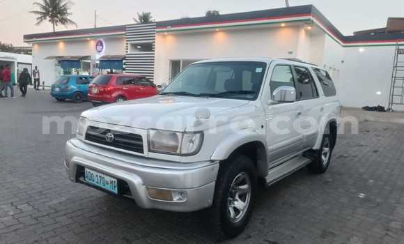 Nunua Ilio tumika Toyota Hilux Surf Nyeupe Gari ndani ya Maputo nchini Maputo