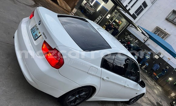 Comprar Usado BMW 3-Series De outros Carro em Maputo em Maputo Comprar Usado BMW 3-Series De outros Carro em Maputo em Maputo