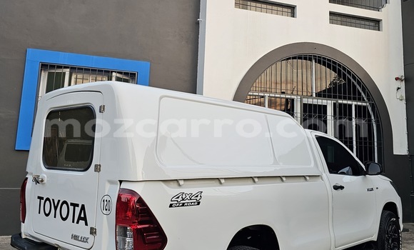 Comprar Usado Toyota Hiluxe Revo Branco Carro em Moçambique em Nampula Comprar Usado Toyota Hiluxe Revo Branco Carro em Moçambique em Nampula