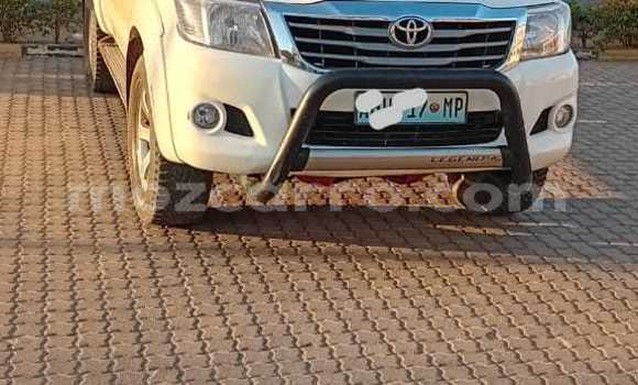 Nunua Ilio tumika Toyota Hilux Nyeupe Gari ndani ya Maputo nchini Maputo Nunua Ilio tumika Toyota Hilux Nyeupe Gari ndani ya Maputo nchini Maputo
