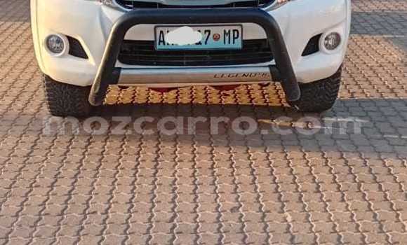 Nunua Ilio tumika Toyota Hilux Nyeupe Gari ndani ya Maputo nchini Maputo Nunua Ilio tumika Toyota Hilux Nyeupe Gari ndani ya Maputo nchini Maputo