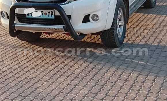 Nunua Ilio tumika Toyota Hilux Nyeupe Gari ndani ya Maputo nchini Maputo Nunua Ilio tumika Toyota Hilux Nyeupe Gari ndani ya Maputo nchini Maputo