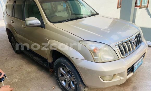 Tenga Tsaru Toyota Land Cruiser Prado Bhurawuni Mota in Maputo in Maputo