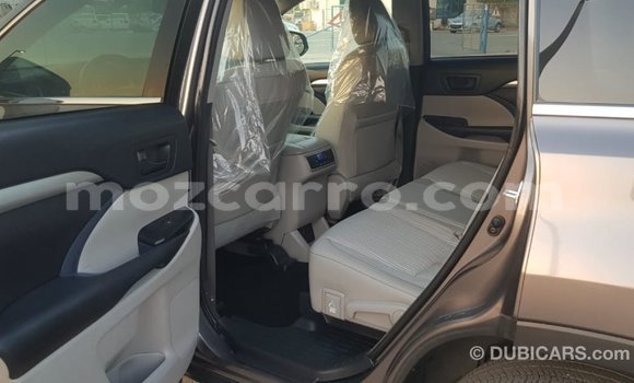 Tenga Imported Toyota Highlander Zvimwe Mota in Import - Dubai in Cabo Delgado Tenga Imported Toyota Highlander Zvimwe Mota in Import - Dubai in Cabo Delgado