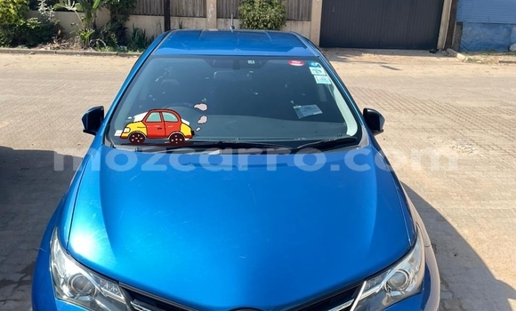 Buy Used Toyota Auris Blue Car in Maputo in Maputo