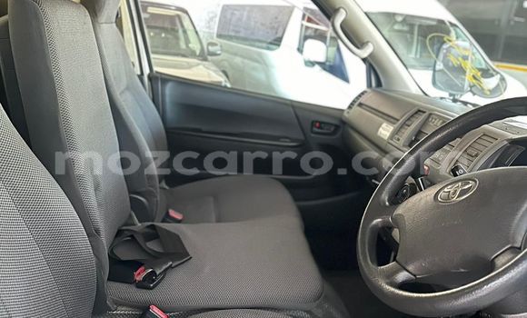 Nunua Ilio tumika Toyota Hiace Nyeupe Gari ndani ya Maputo nchini Maputo Nunua Ilio tumika Toyota Hiace Nyeupe Gari ndani ya Maputo nchini Maputo