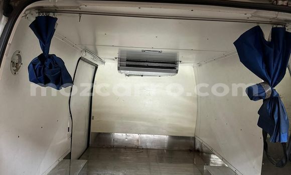 Nunua Ilio tumika Toyota Hiace Nyeupe Gari ndani ya Maputo nchini Maputo Nunua Ilio tumika Toyota Hiace Nyeupe Gari ndani ya Maputo nchini Maputo