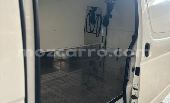 Nunua Ilio tumika Toyota Hiace Nyeupe Gari ndani ya Maputo nchini Maputo Nunua Ilio tumika Toyota Hiace Nyeupe Gari ndani ya Maputo nchini Maputo