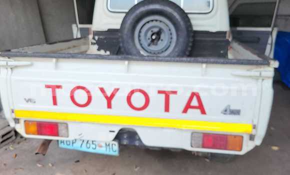Buy Used Toyota Land Cruiser White Car in Maputo in Maputo Buy Used Toyota Land Cruiser White Car in Maputo in Maputo
