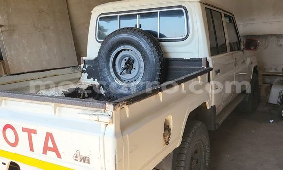 Buy Used Toyota Land Cruiser White Car in Maputo in Maputo Buy Used Toyota Land Cruiser White Car in Maputo in Maputo