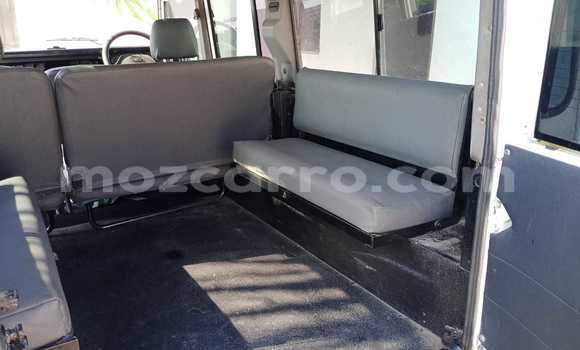 Buy Used Land Rover Defender White Car in Maputo in Maputo Buy Used Land Rover Defender White Car in Maputo in Maputo