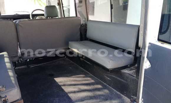 Buy Used Land Rover Defender White Car in Maputo in Maputo Buy Used Land Rover Defender White Car in Maputo in Maputo