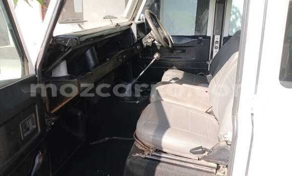 Buy Used Land Rover Defender White Car in Maputo in Maputo Buy Used Land Rover Defender White Car in Maputo in Maputo