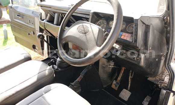 Buy Used Land Rover Defender White Car in Maputo in Maputo Buy Used Land Rover Defender White Car in Maputo in Maputo
